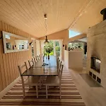 Family-friendly Summer House Near The 奥特鲁普