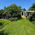 Family-friendly Summer House Near The 度假居