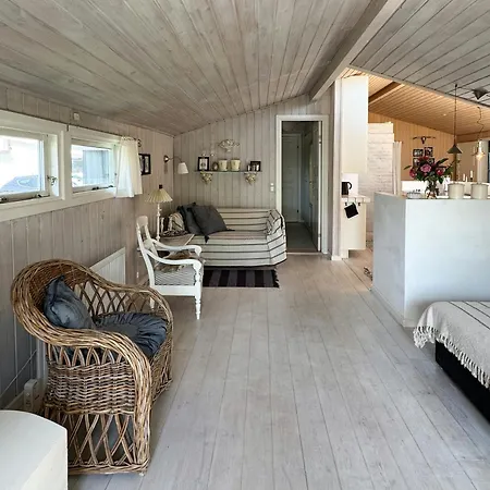 Family-friendly Summer House Near The Сasa de vacaciones Otterup