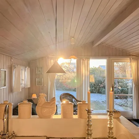 Hébergement de vacances Family-friendly Summer House Near The *